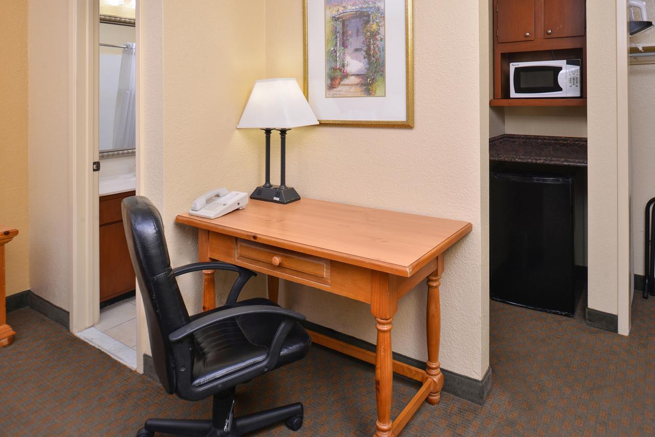 two queen suite desk