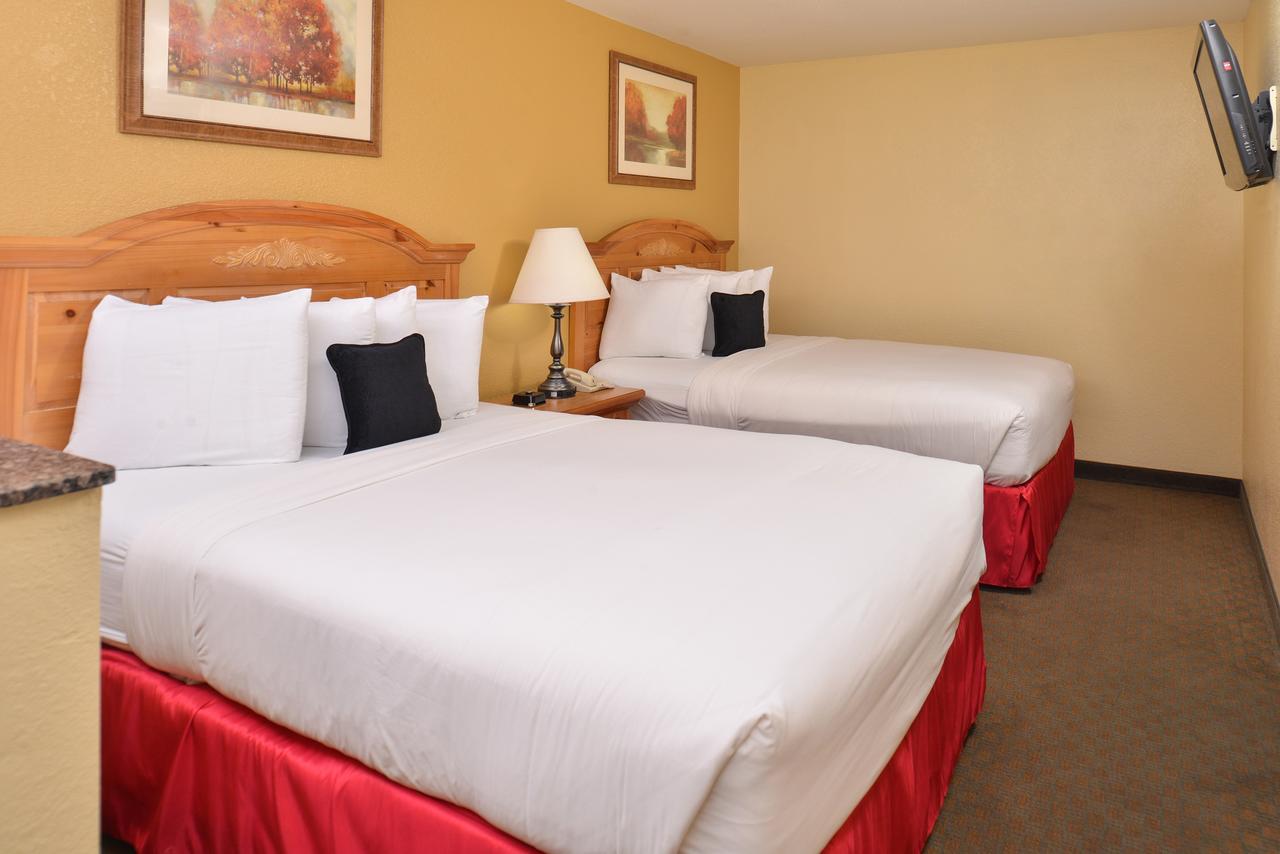 two king suite with pool view